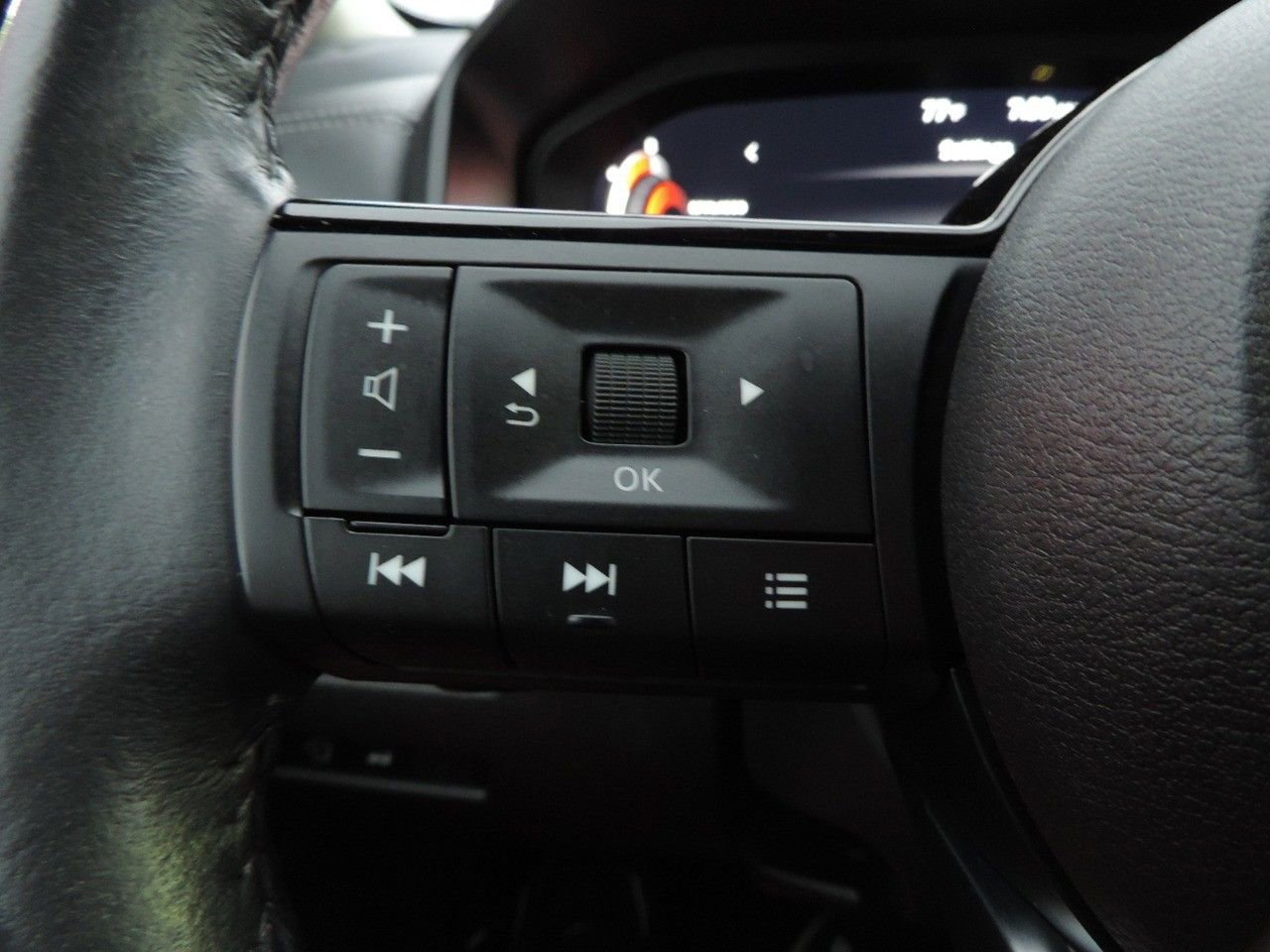 Used 2024 Nissan Rogue SL w/ SL Premium Package FWD image 28