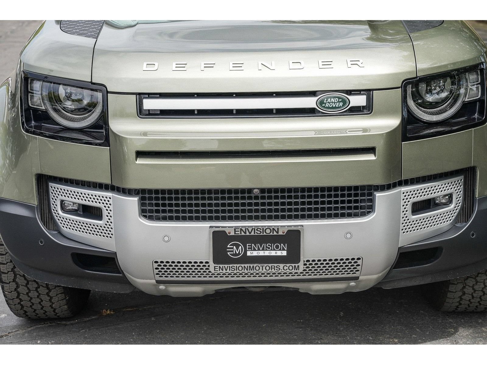 Used 2025 Land Rover Defender 110 S AWD/4WD image 7