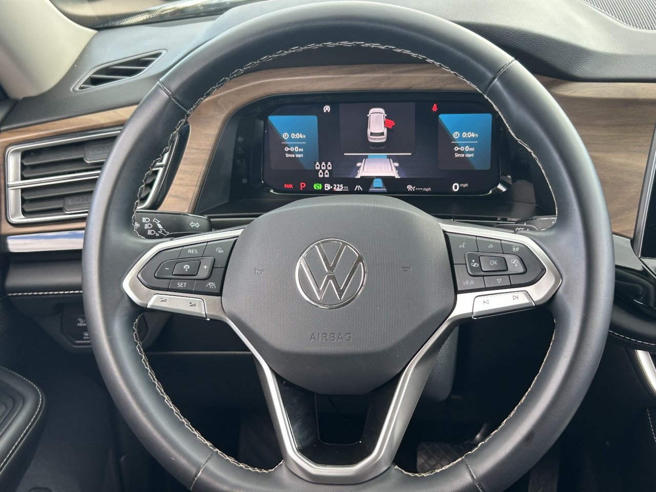 Used 2025 Volkswagen Atlas SE AWD/4WD image 25