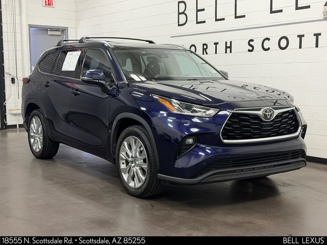 Used 2021 Toyota Highlander Limited FWD image 2