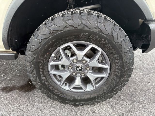 Used 2025 Ford Bronco Badlands image 2