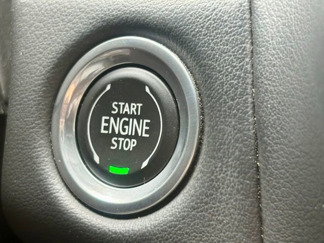 Used 2023 GMC Yukon AT4 w/ Technology Package AWD/4WD image 21
