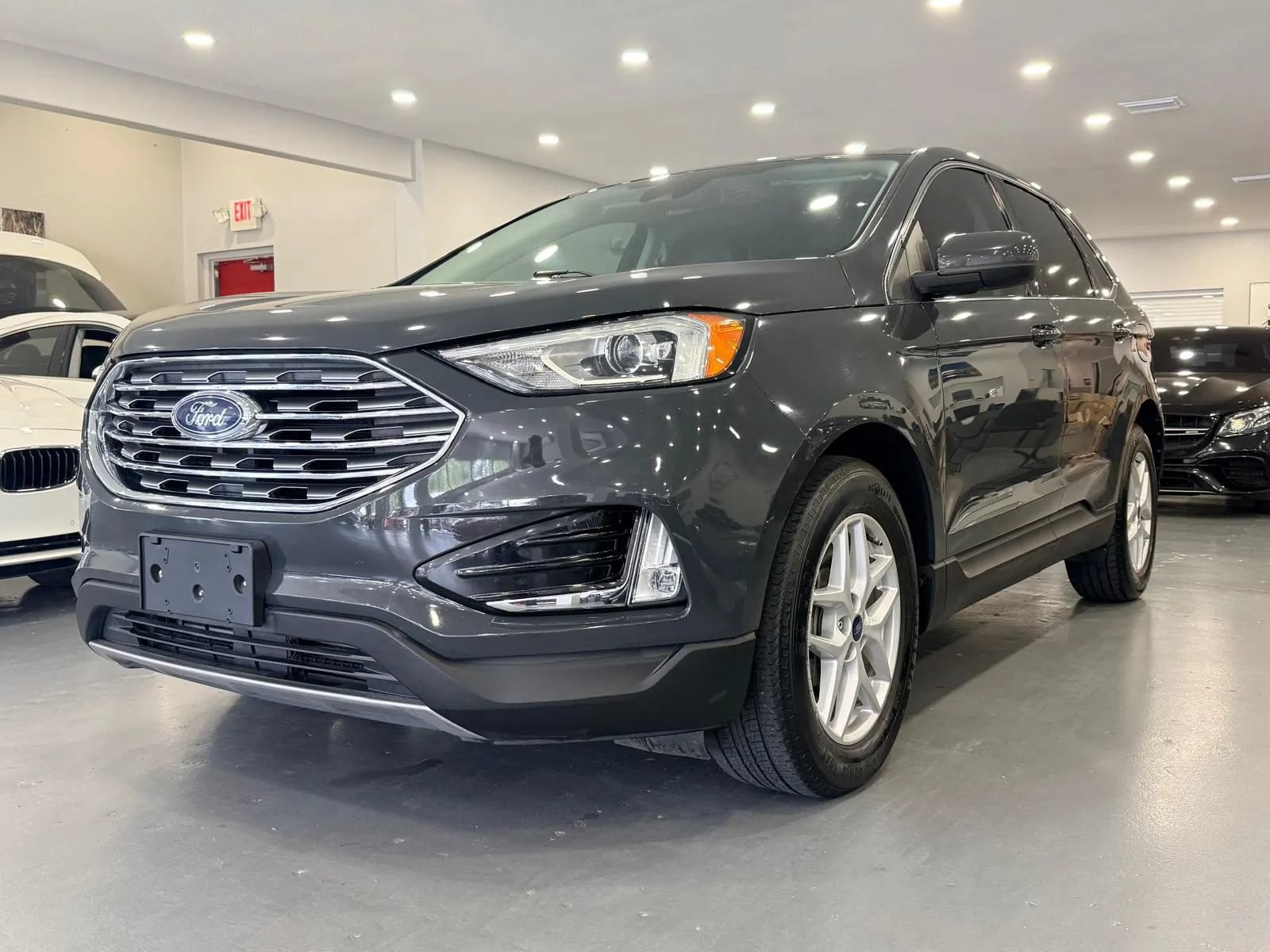 Used 2021 Ford Edge SEL FWD image 3