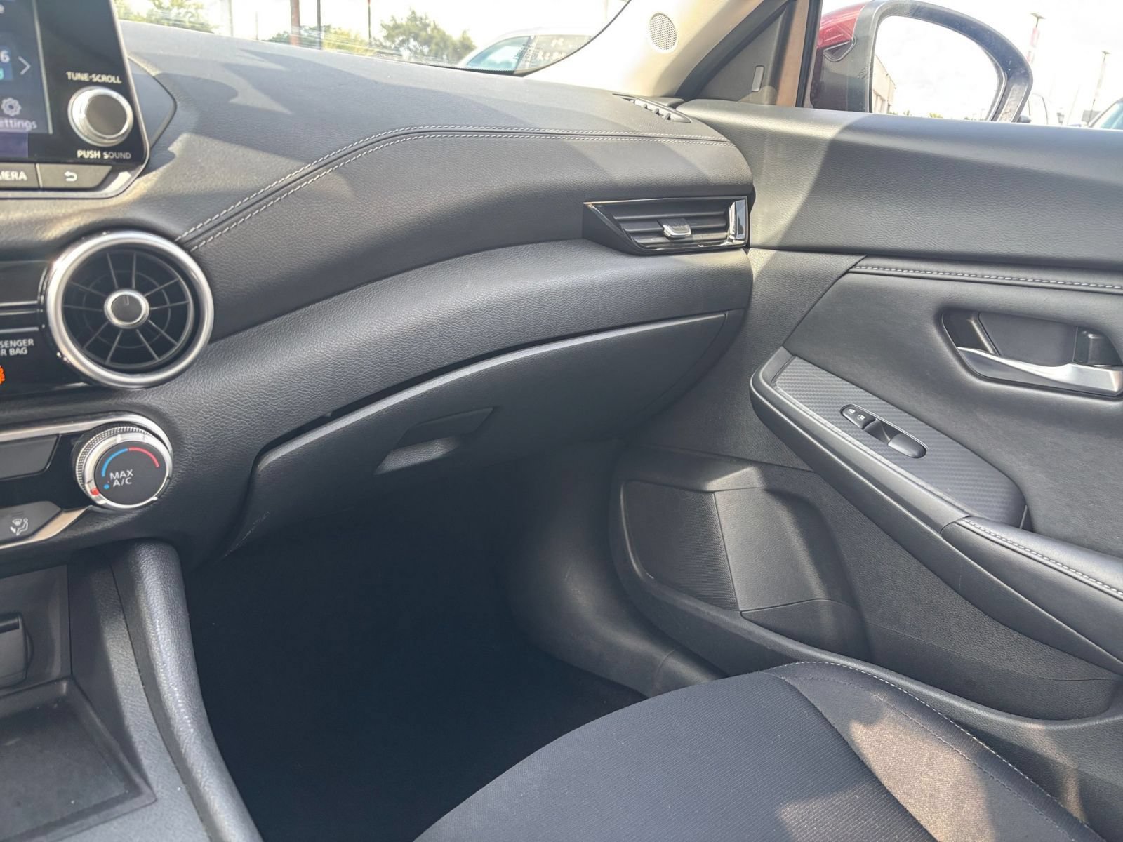 Used 2025 Nissan Sentra SV FWD image 33
