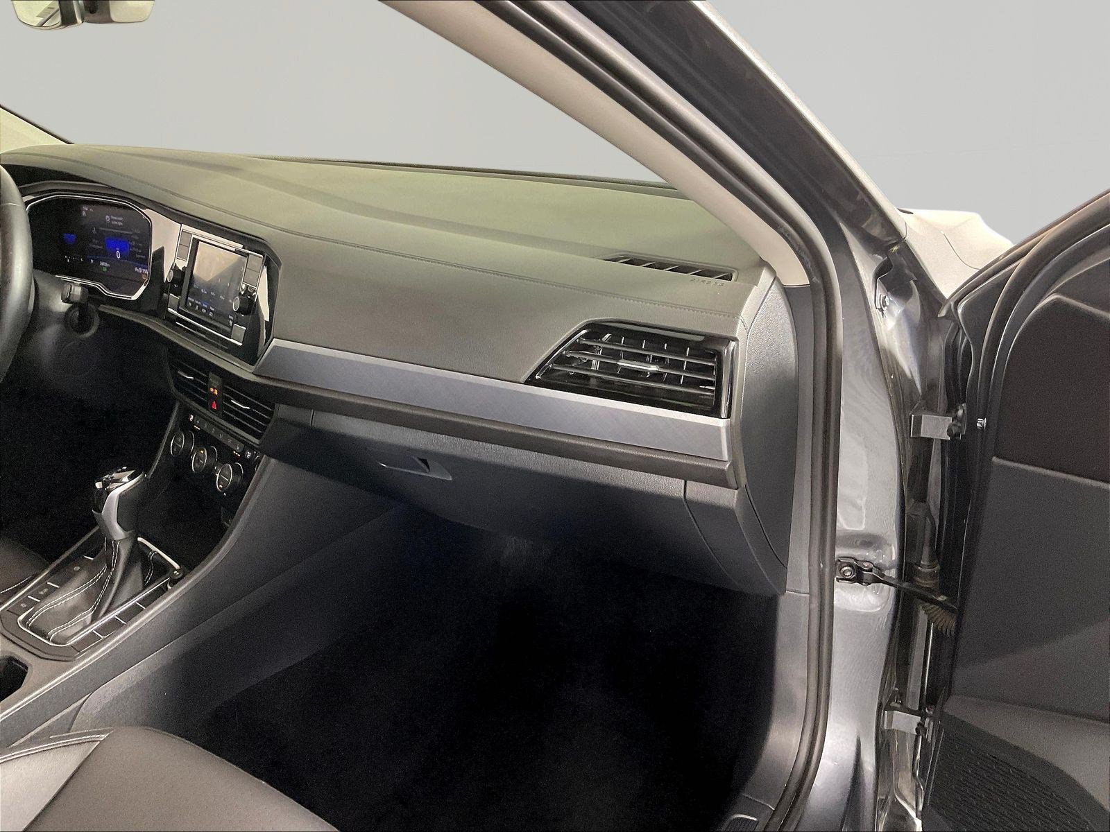 Used 2023 Volkswagen Jetta SE FWD image 25