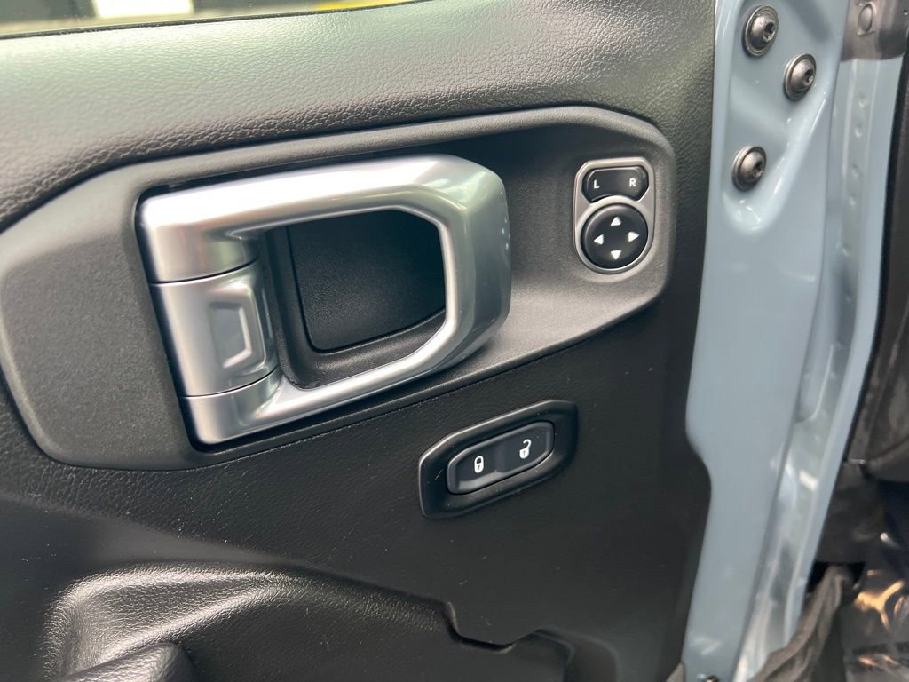 Used 2024 Jeep Wrangler Unlimited w/ Technology Group image 13