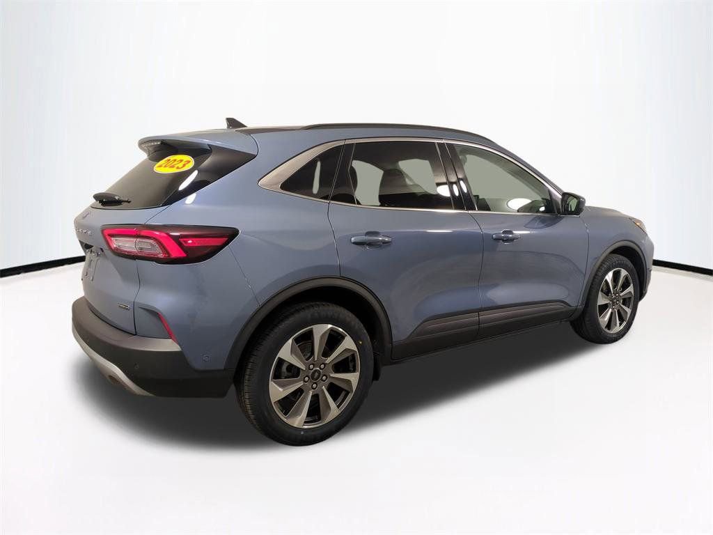 Used 2023 Ford Escape Platinum w/ Premium Technology Package image 5