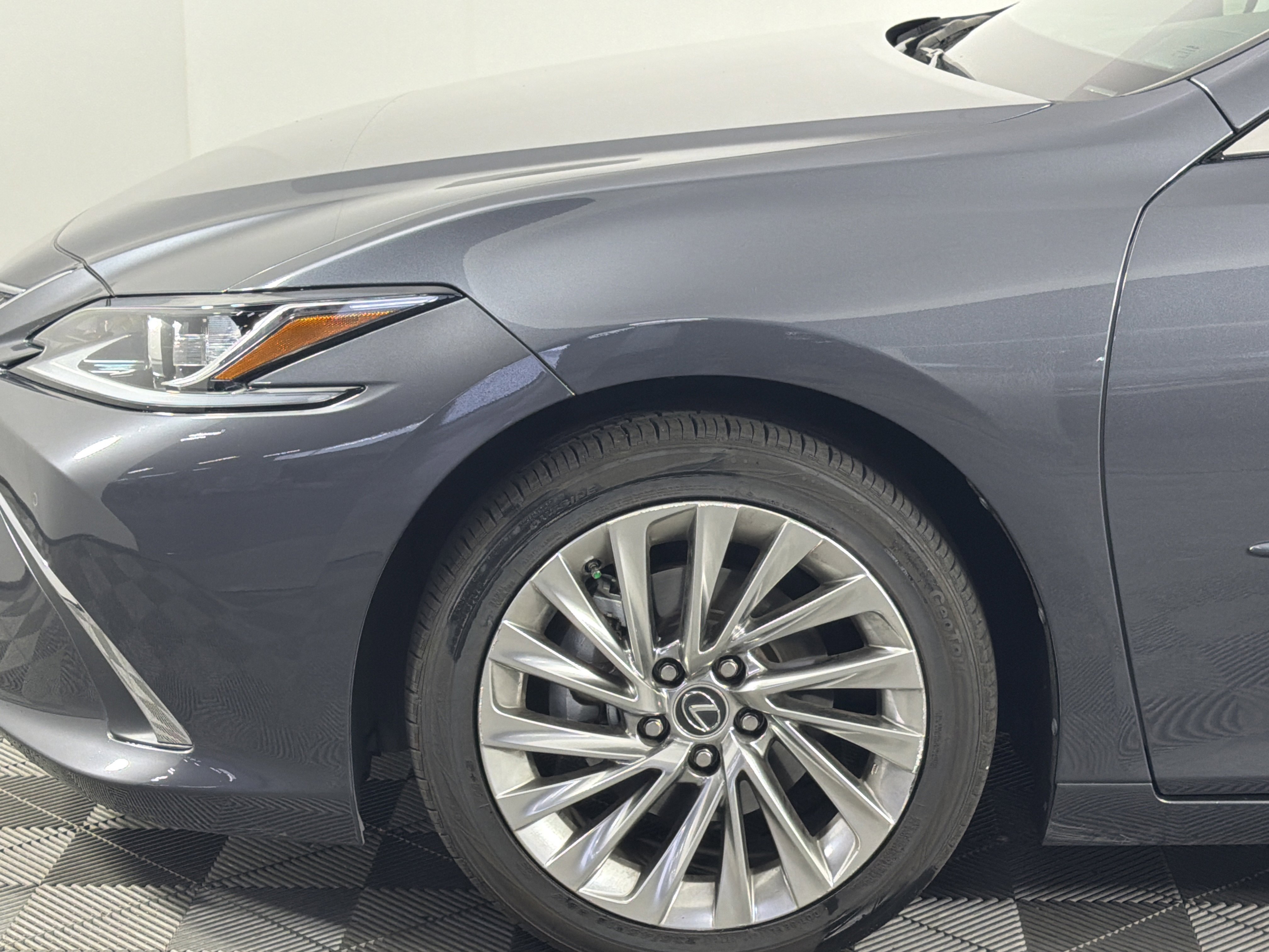 Used 2022 Lexus ES 350 w/ Luxury Package image 4