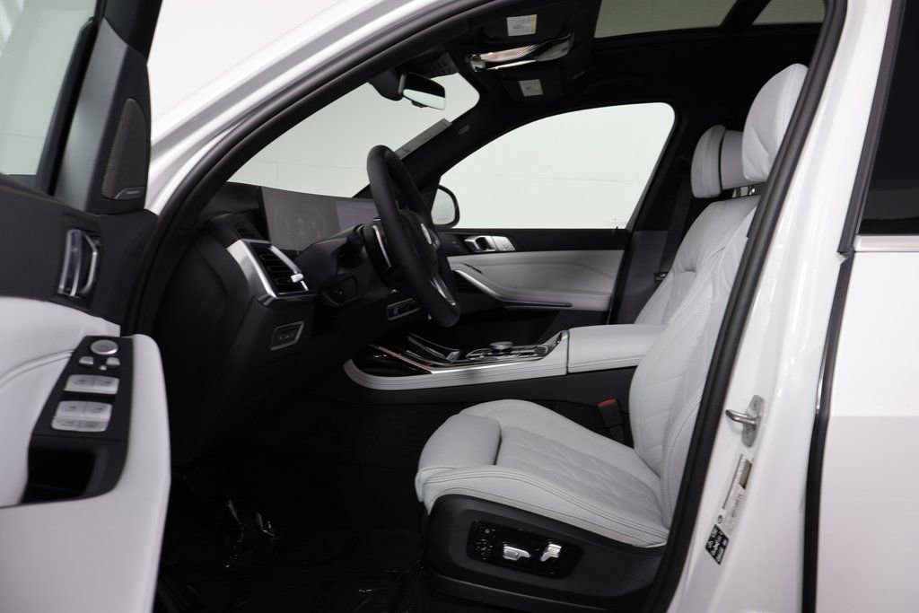 New 2026 BMW X7 xDrive40i w/ Premium Package image 5