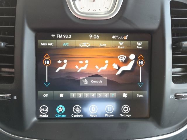 Used 2021 Chrysler 300 Touring L image 10