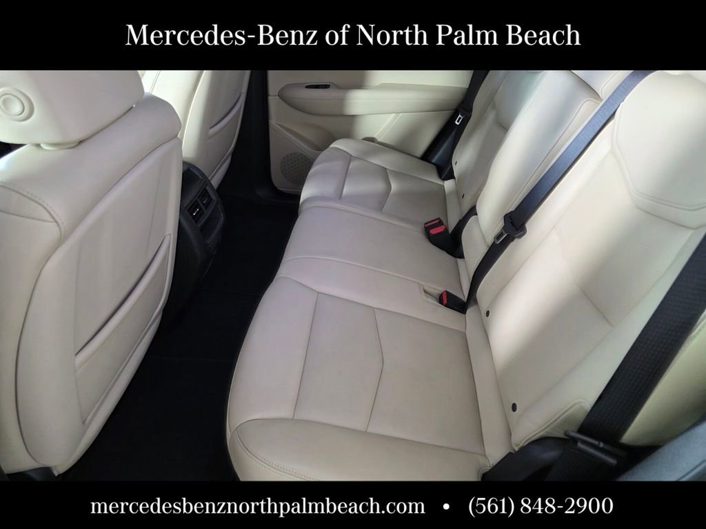 Used 2018 Cadillac XT5 Luxury w/ Driver Awareness Package image 12