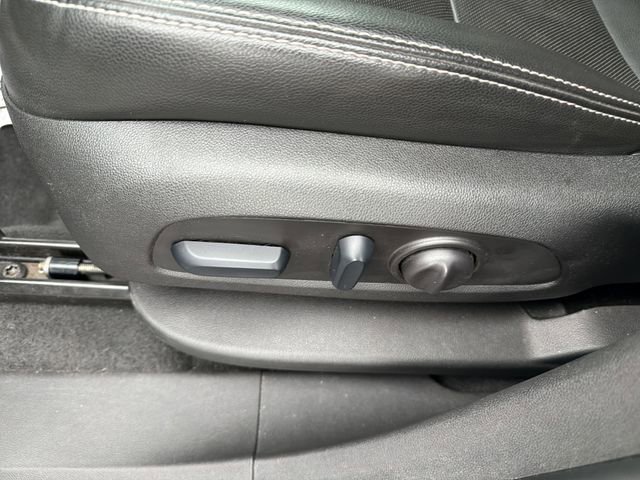 Used 2024 GMC Terrain SLT image 14