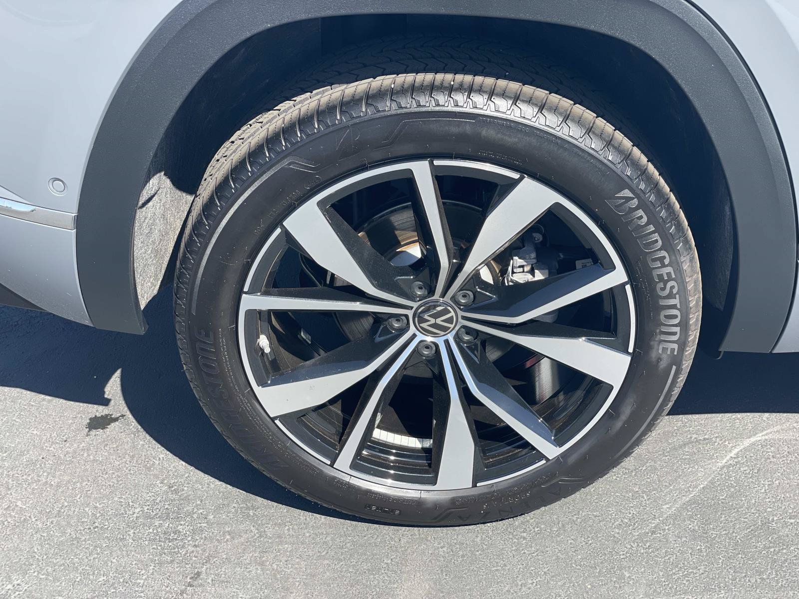 Certified 2025 Volkswagen Atlas Cross Sport SEL Premium R-Line AWD/4WD image 6
