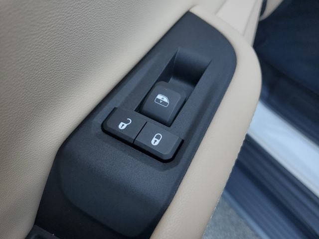 Certified 2025 Jeep Grand Cherokee Limited w/ Luxury Tech Group II image 18