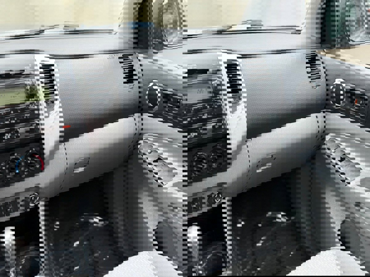 Used 2012 Toyota Tacoma 4x4 Access Cab w/ SR5 Pkg image 18