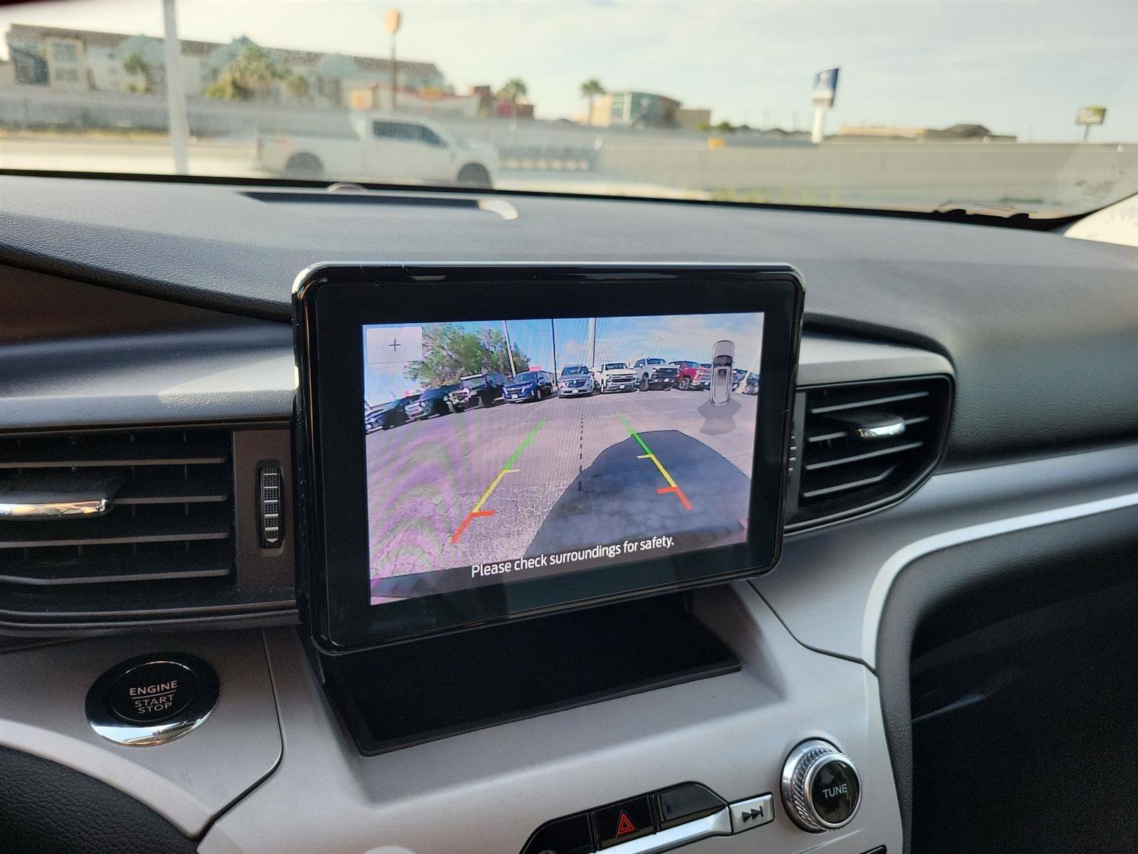 Used 2023 Ford Explorer XLT image 14