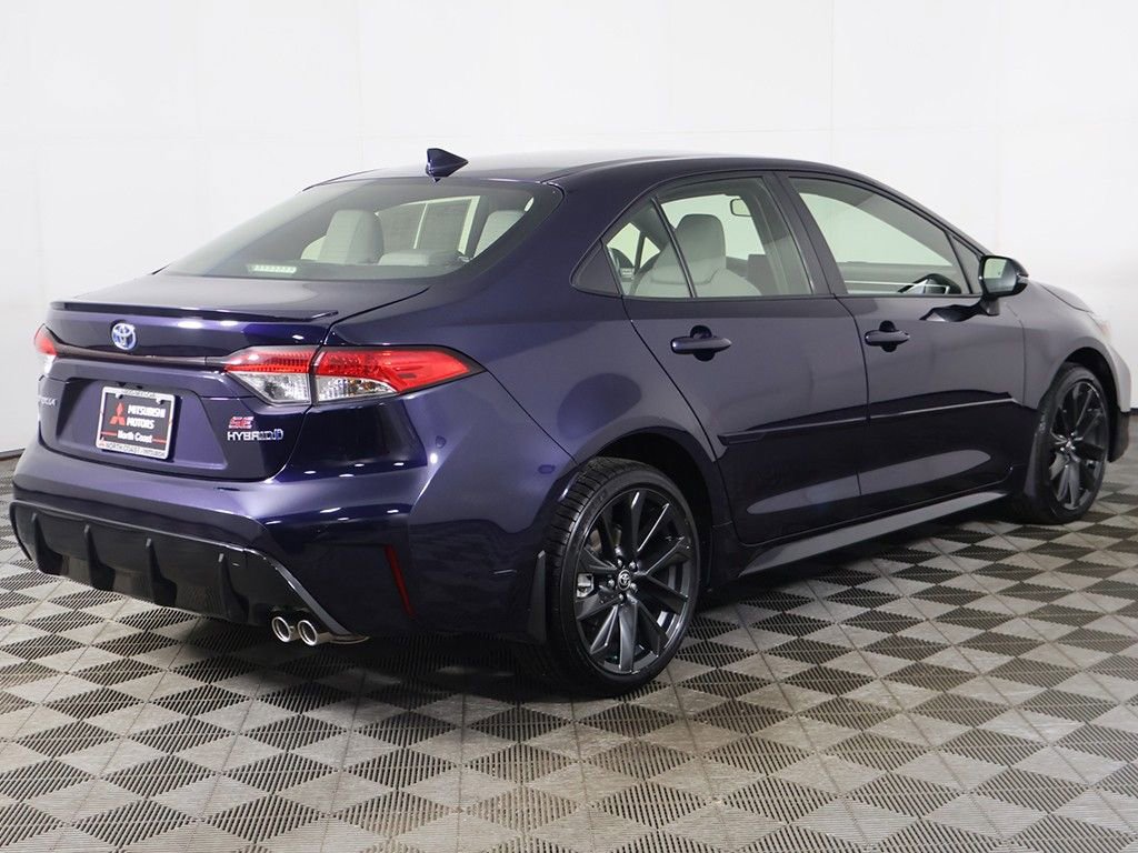 Used 2024 Toyota Corolla SE w/ Convenience Package image 8