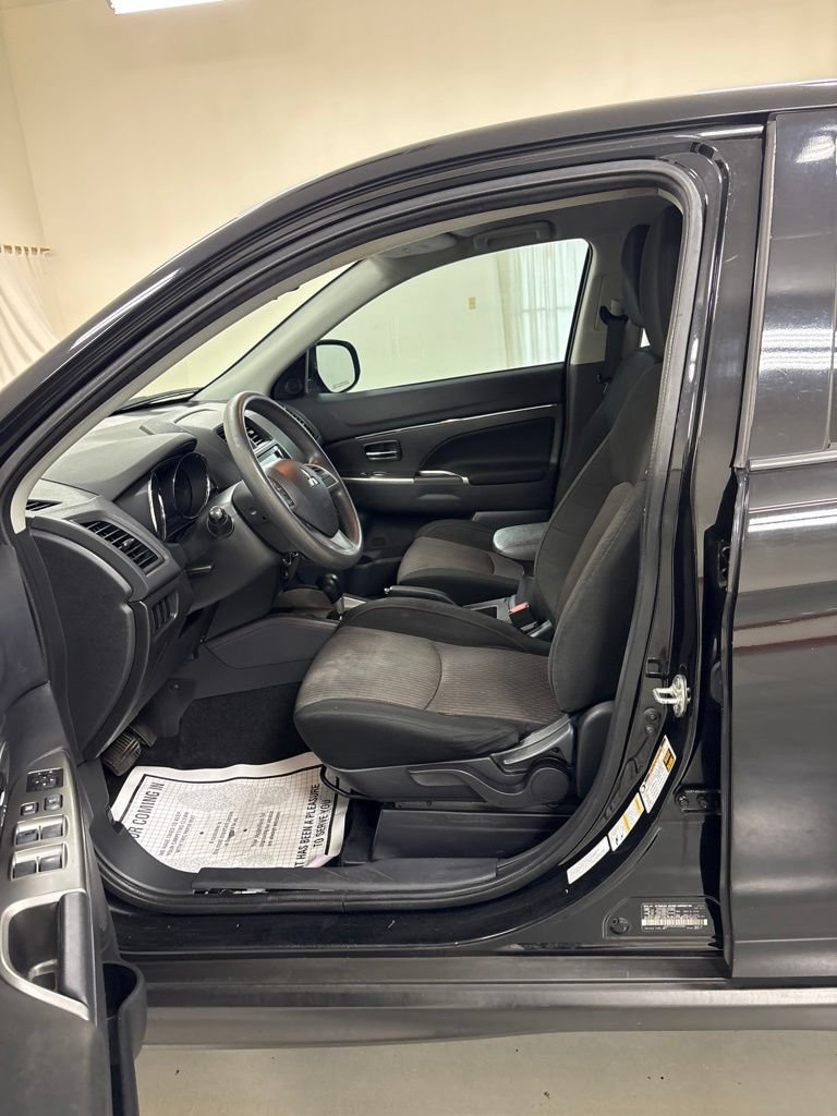 Used 2019 Mitsubishi Outlander Sport ES FWD image 9