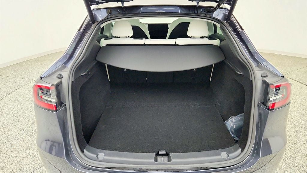 Used 2023 Tesla Model Y Long Range AWD/4WD image 26
