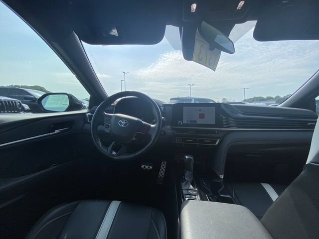 Used 2025 Toyota Camry SE FWD image 5