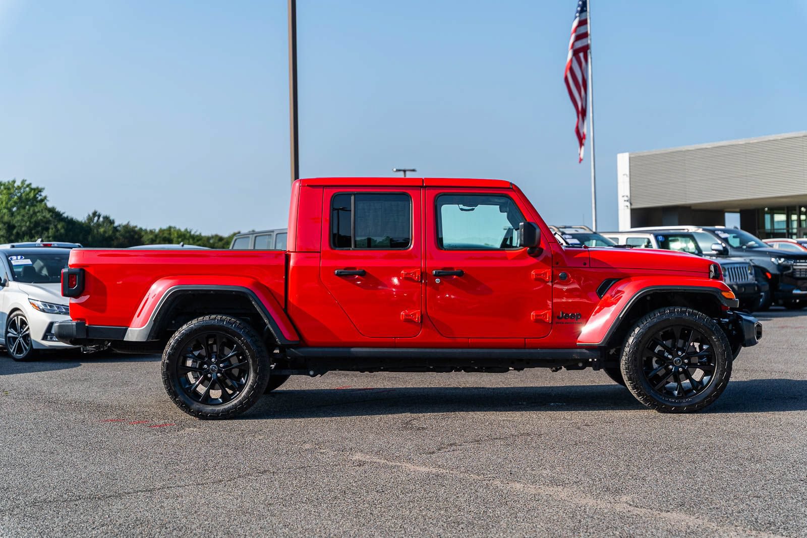 Used 2024 Jeep Gladiator Sport AWD/4WD image 10