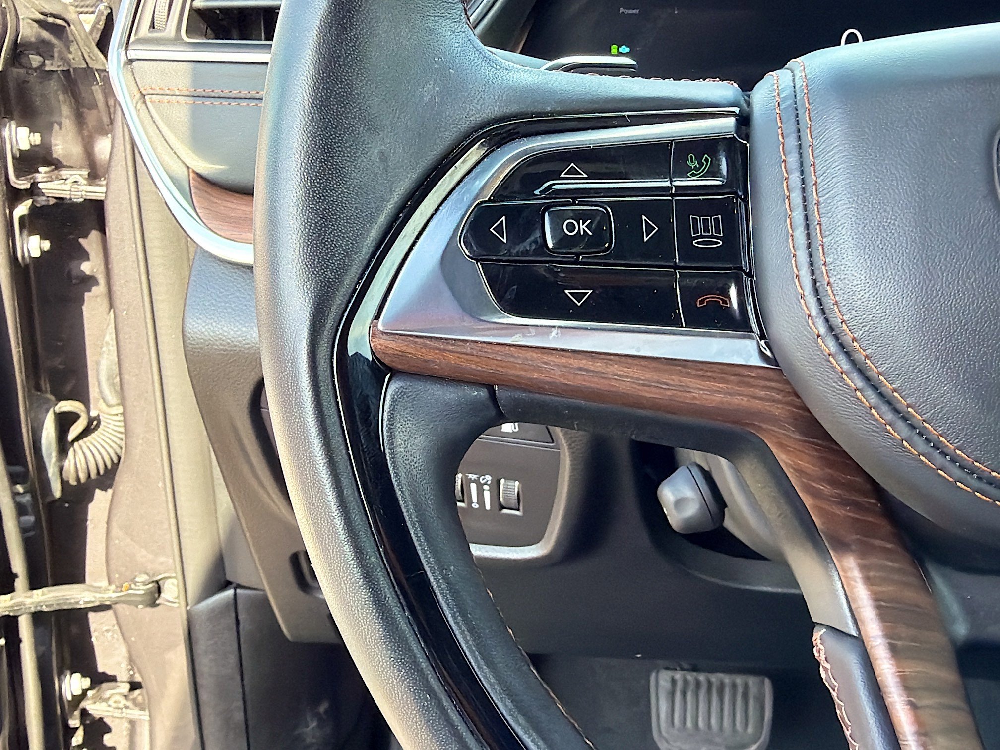 Used 2024 Jeep Grand Cherokee Summit w/ Advanced Protech Group IV image 37