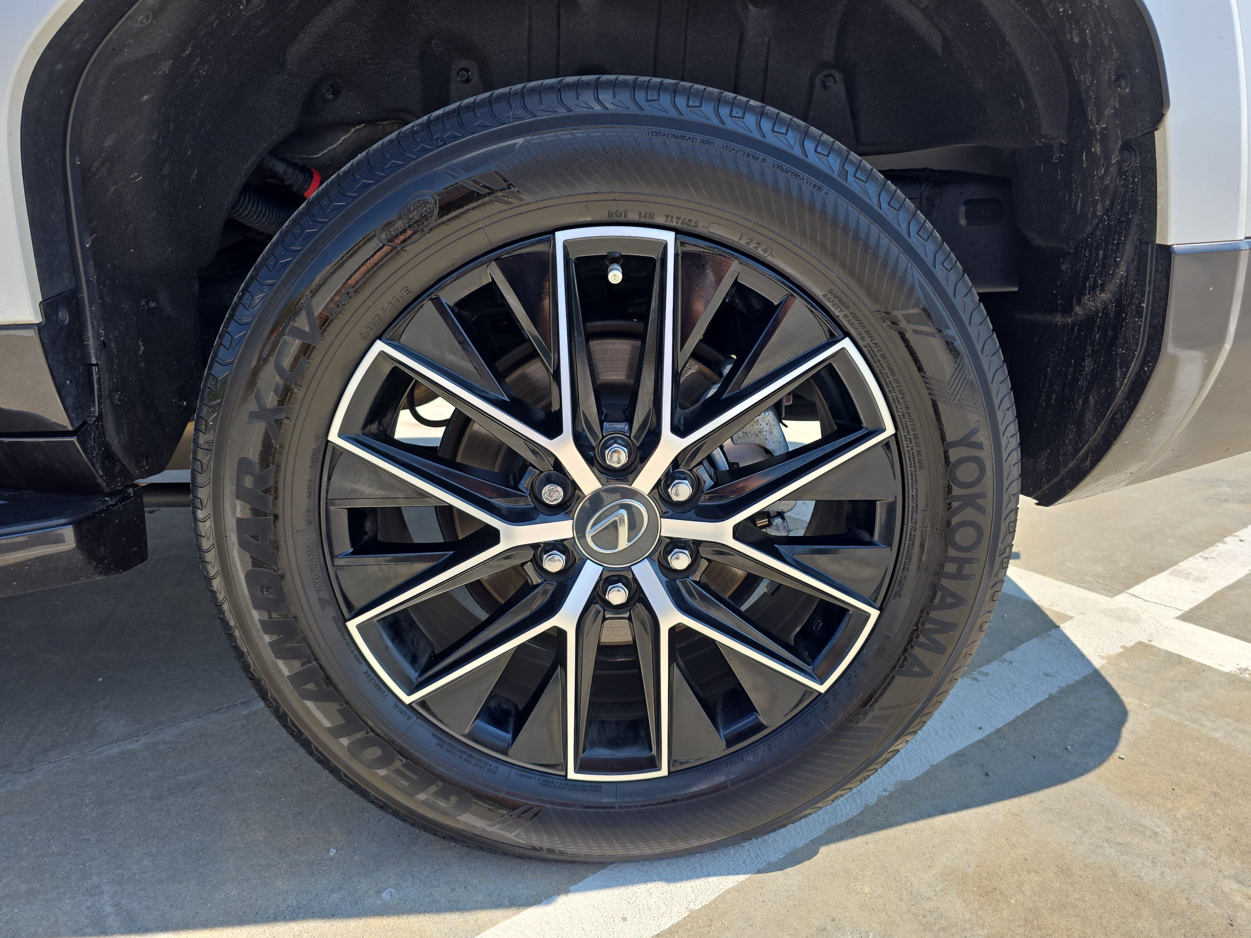 Used 2024 Lexus GX 550 w/ Accessory Package (Z1) AWD/4WD image 35