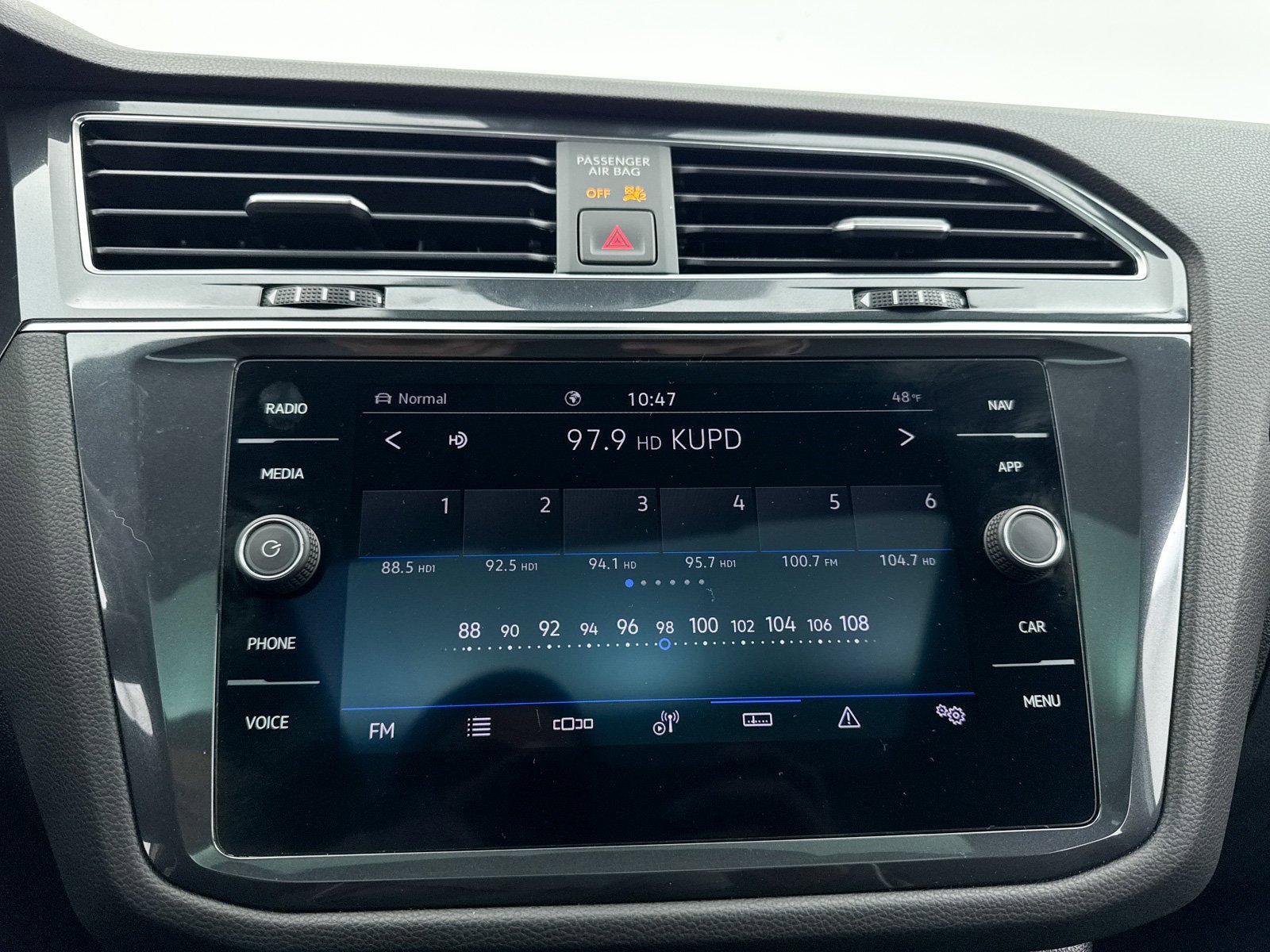 Used 2022 Volkswagen Tiguan SEL R-Line image 27