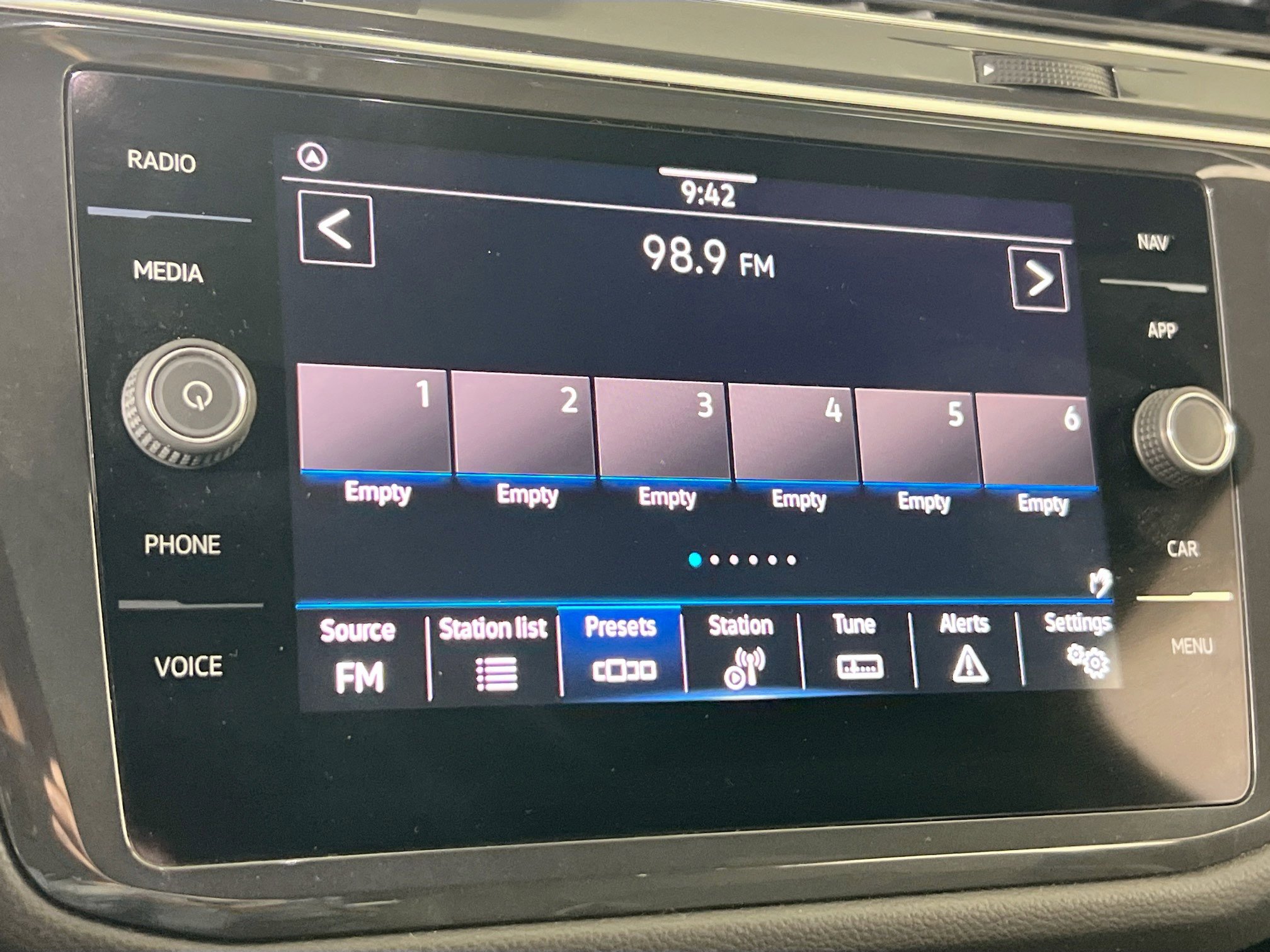 Used 2022 Volkswagen Tiguan SEL R-Line AWD/4WD image 15