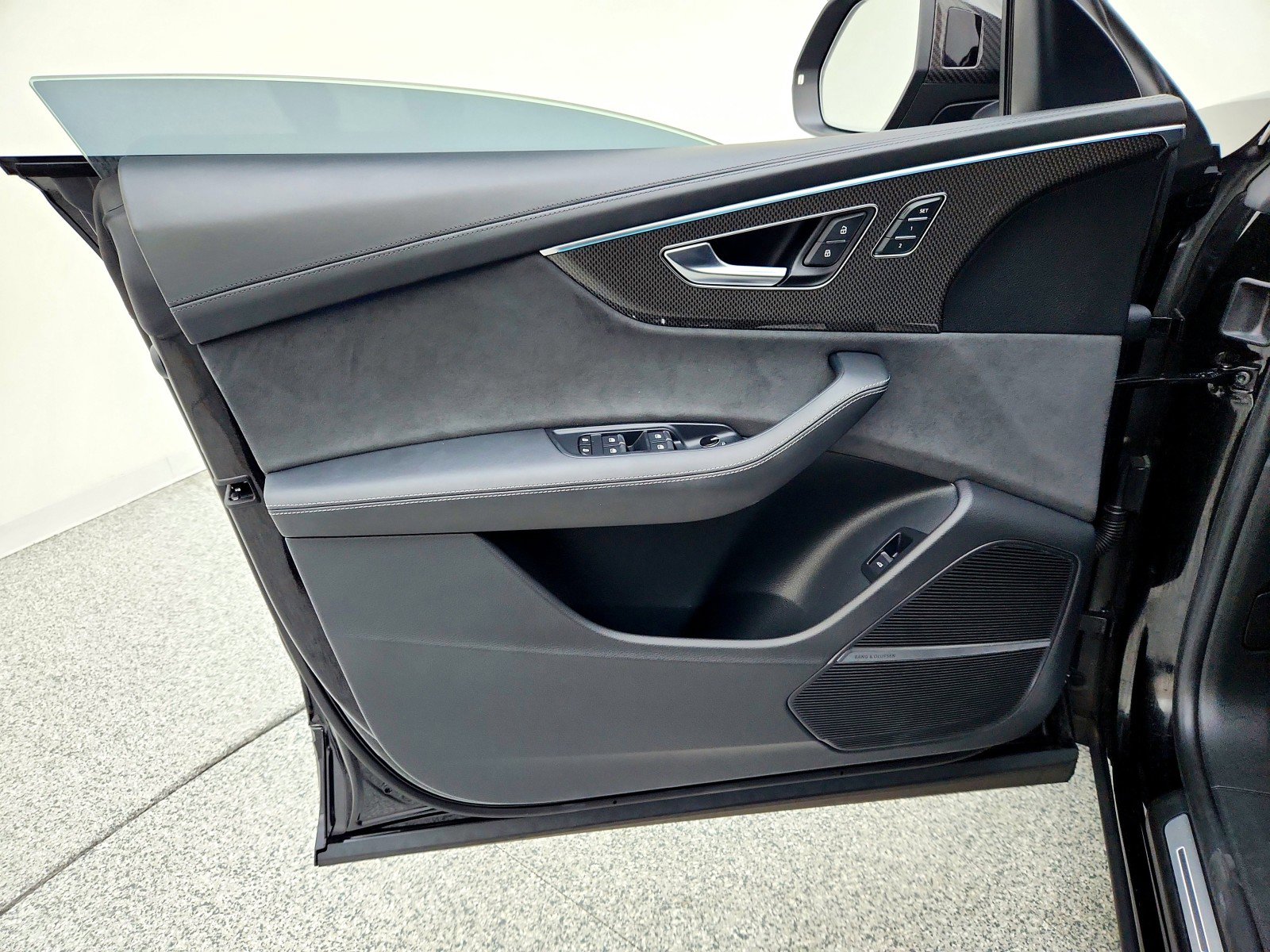 Used 2023 Audi SQ8 Prestige image 21