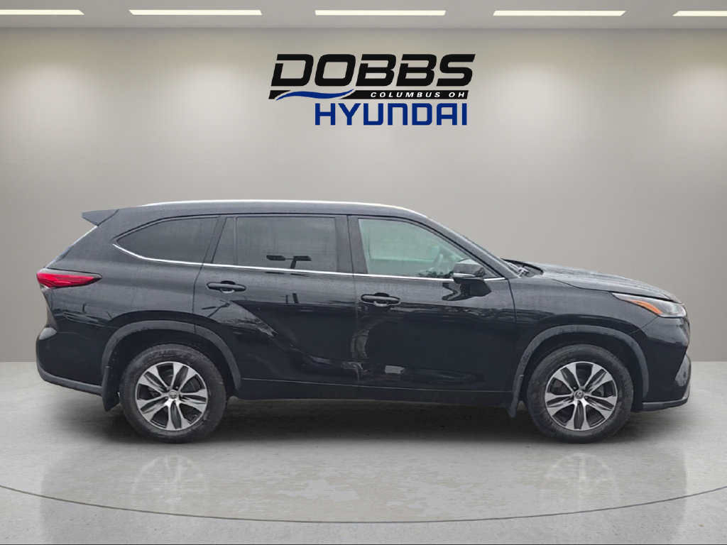 Used 2021 Toyota Highlander XLE AWD/4WD image 6