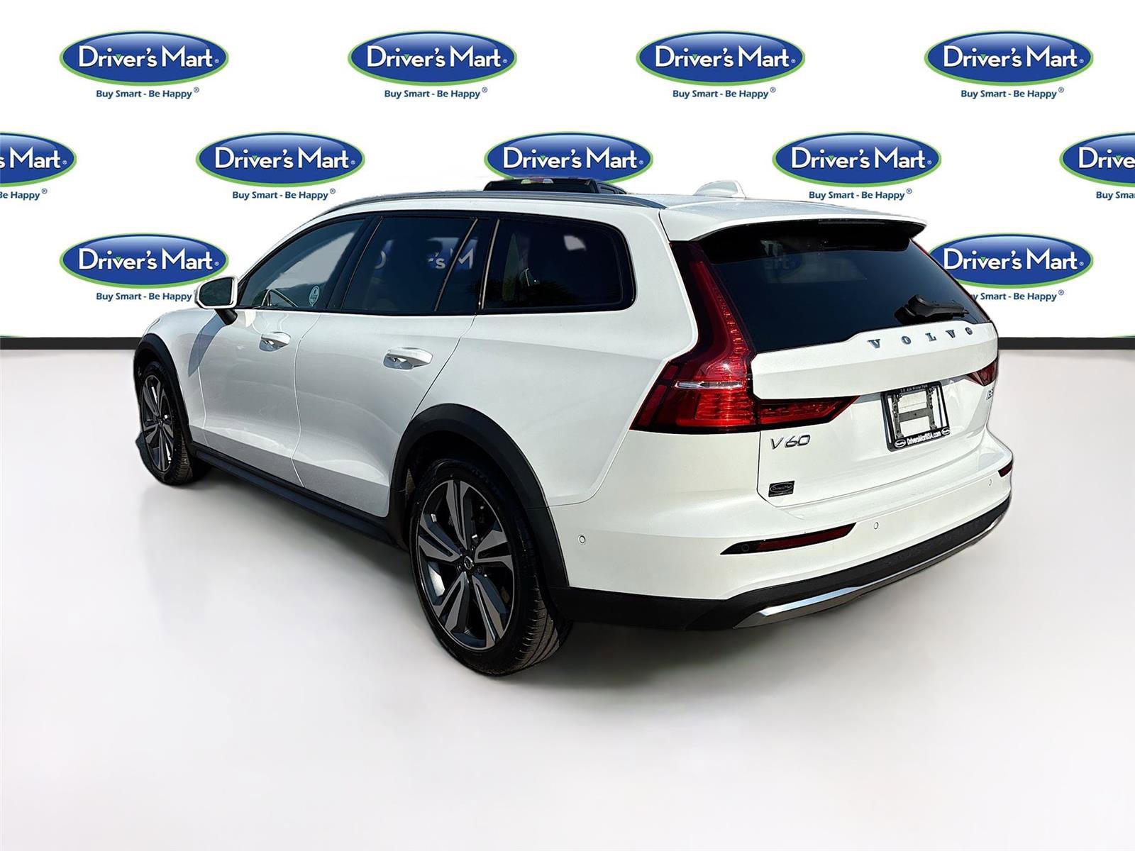 Used 2025 Volvo V60 B5 Cross Country Plus image 5