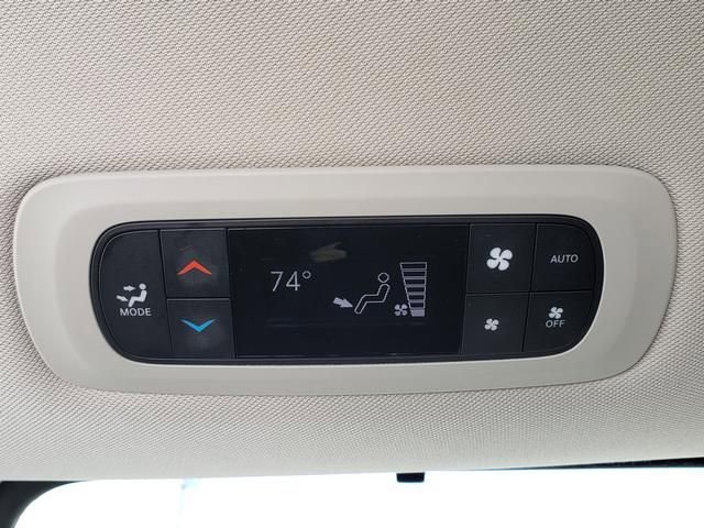 Used 2024 Chrysler Pacifica Touring-L image 15