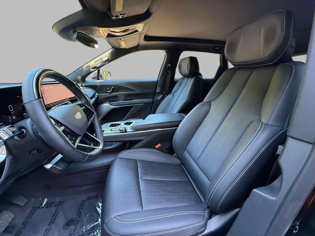 Used 2024 Cadillac Lyriq Luxury AWD/4WD image 2