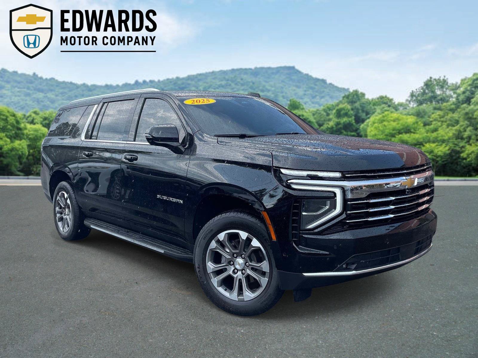 Used 2025 Chevrolet Suburban LT w/ Comfort Package RWD image 1