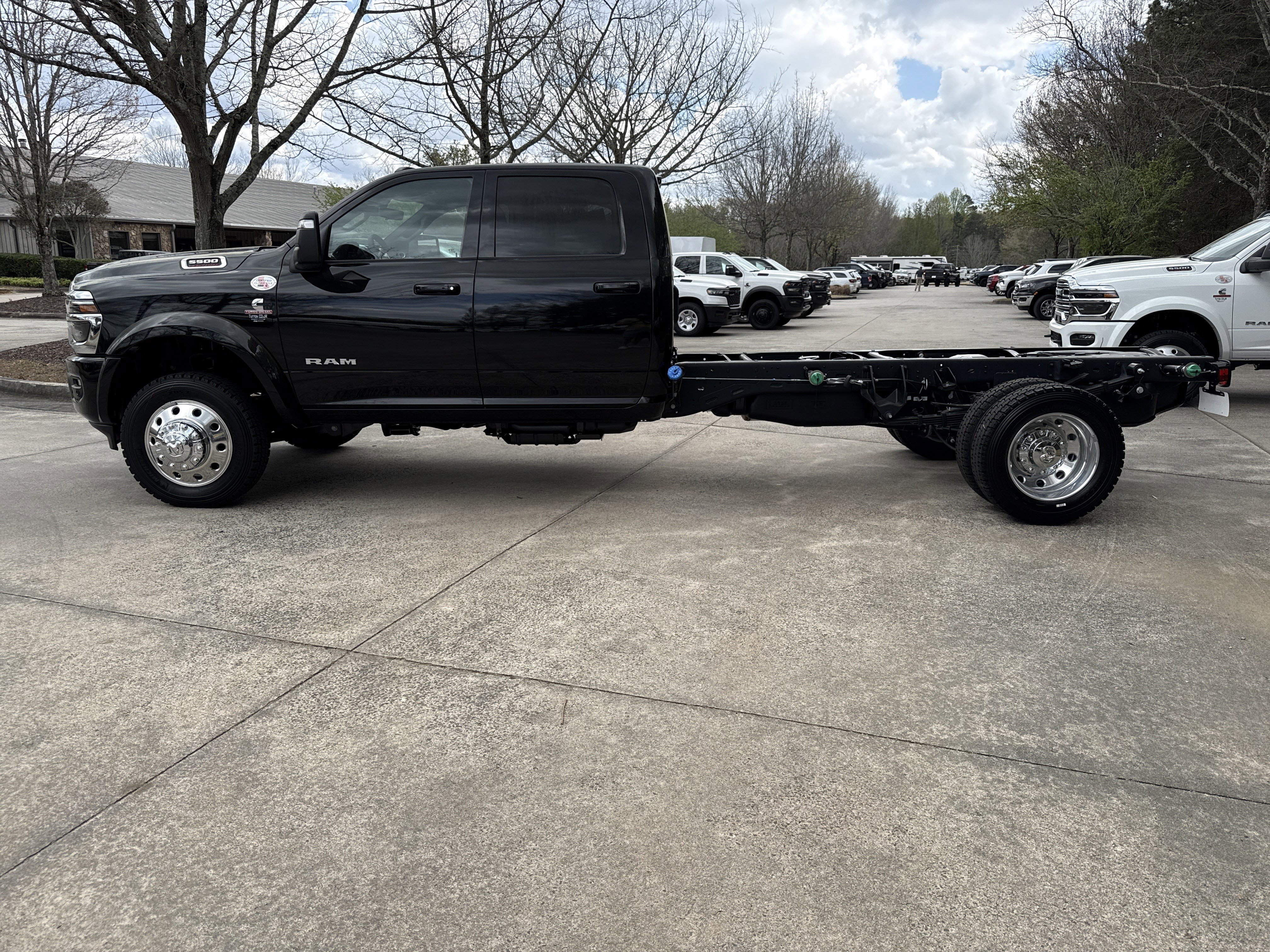 New 2026 RAM 5500 4x4 Crew Cab image 4