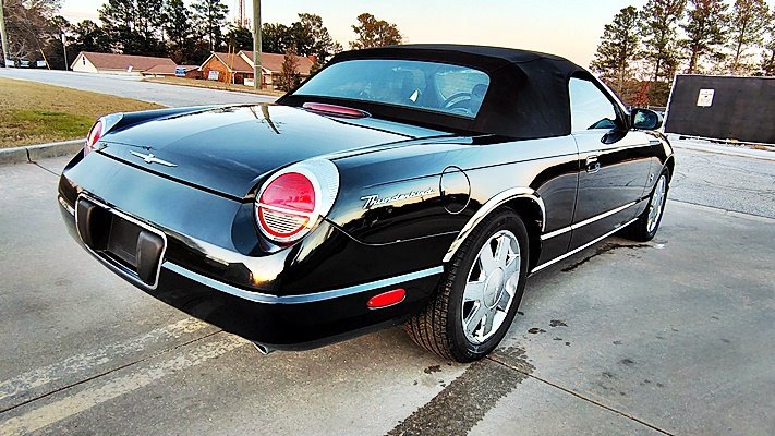 Used 2002 Ford Thunderbird Deluxe image 9