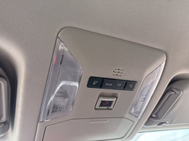 Used 2025 Toyota RAV4 XLE AWD/4WD image 21