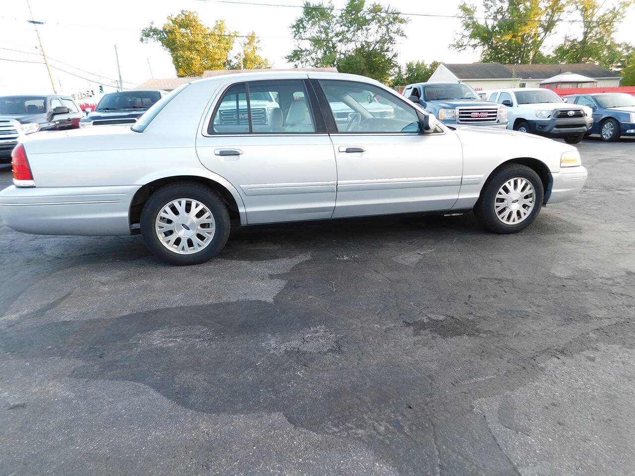 Used 2003 Ford Crown Victoria LX RWD image 12
