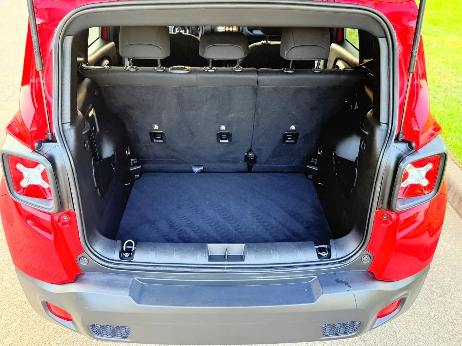 Used 2021 Jeep Renegade Latitude image 12