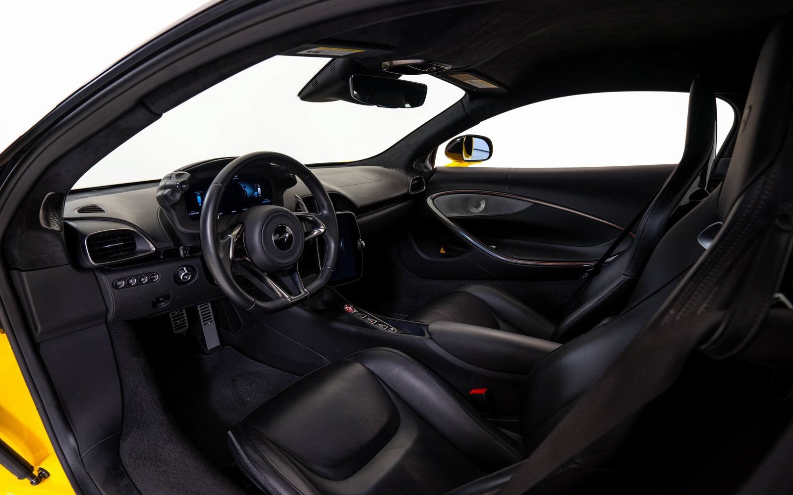 Used 2023 McLaren Artura RWD image 16