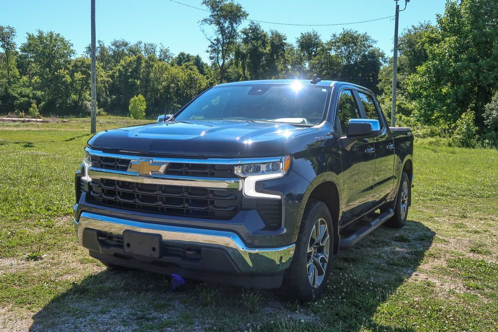 Used 2023 Chevrolet Silverado 1500 LT w/ Protection Package AWD/4WD image 4