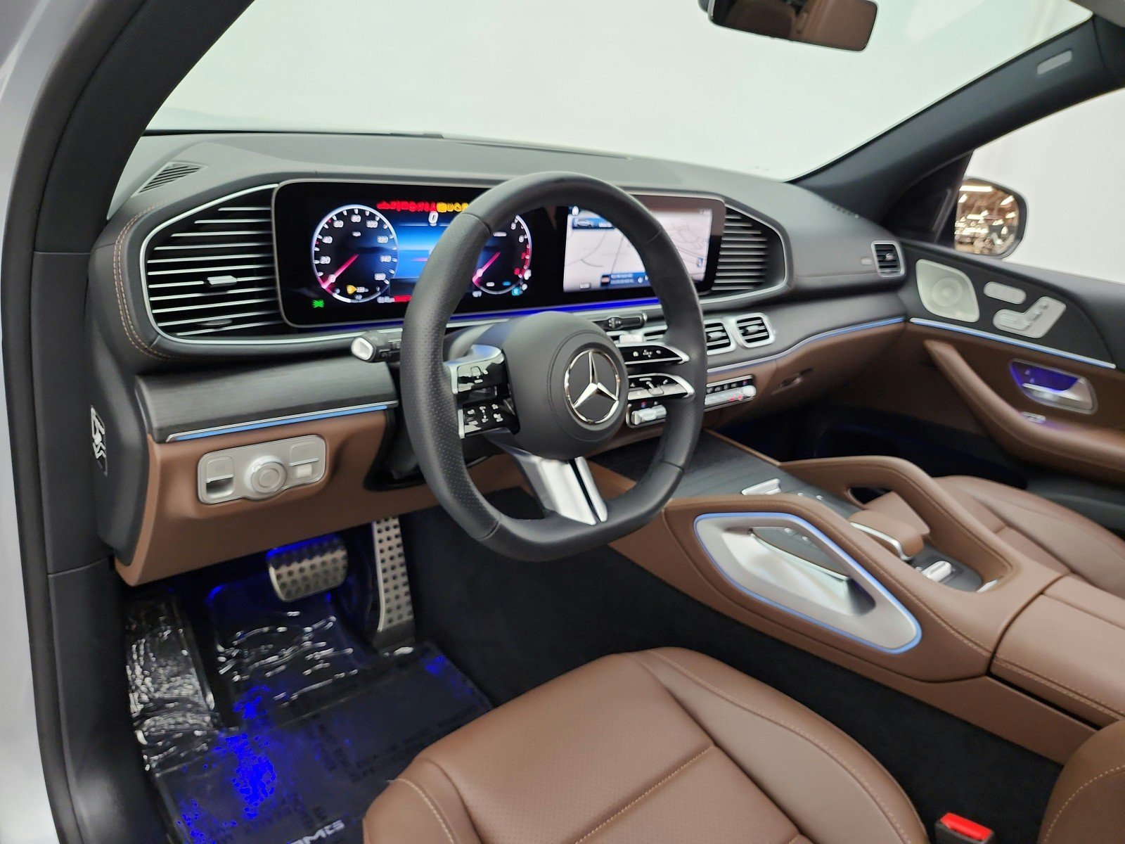 Used 2025 Mercedes-Benz GLS 450 4MATIC w/ AMG Line Exterior image 9