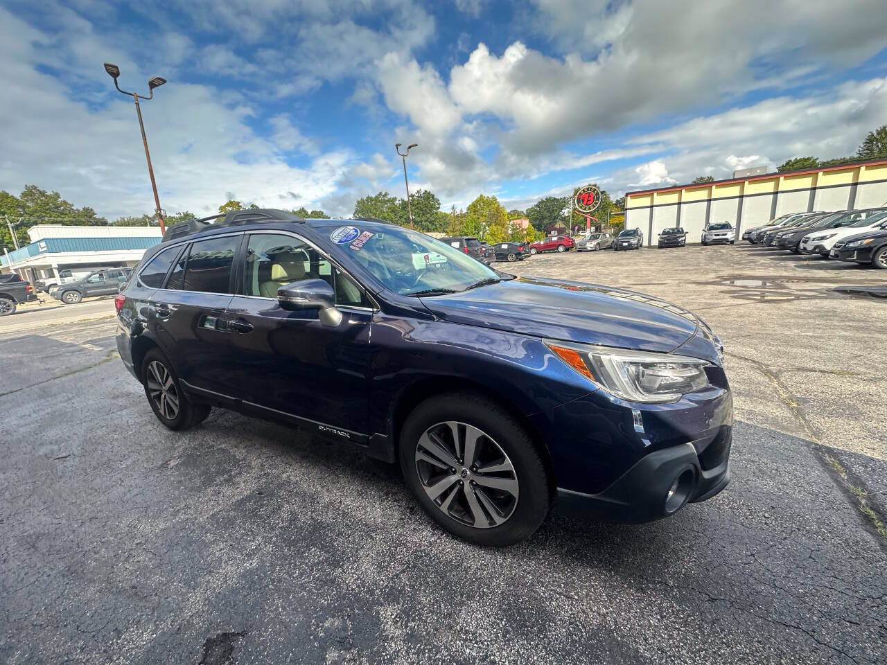 Used 2018 Subaru Outback 3.6R Limited AWD/4WD image 5