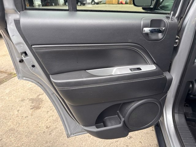 Used 2017 Jeep Compass Latitude FWD image 18