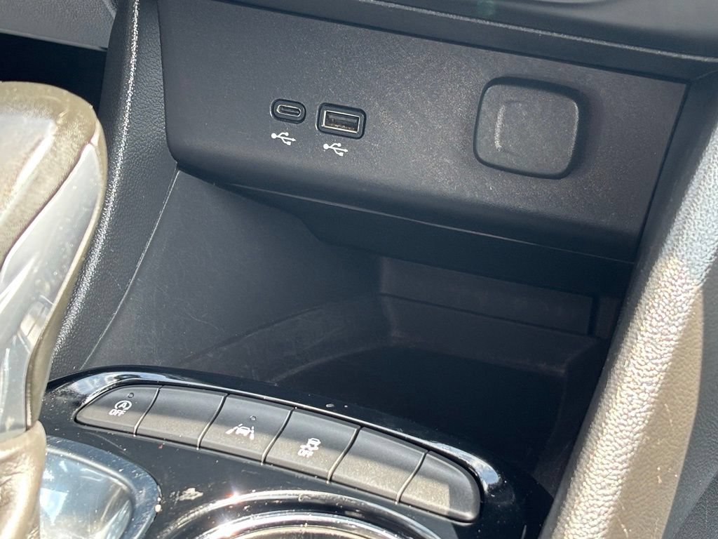 Used 2024 Buick Encore GX Preferred FWD image 22