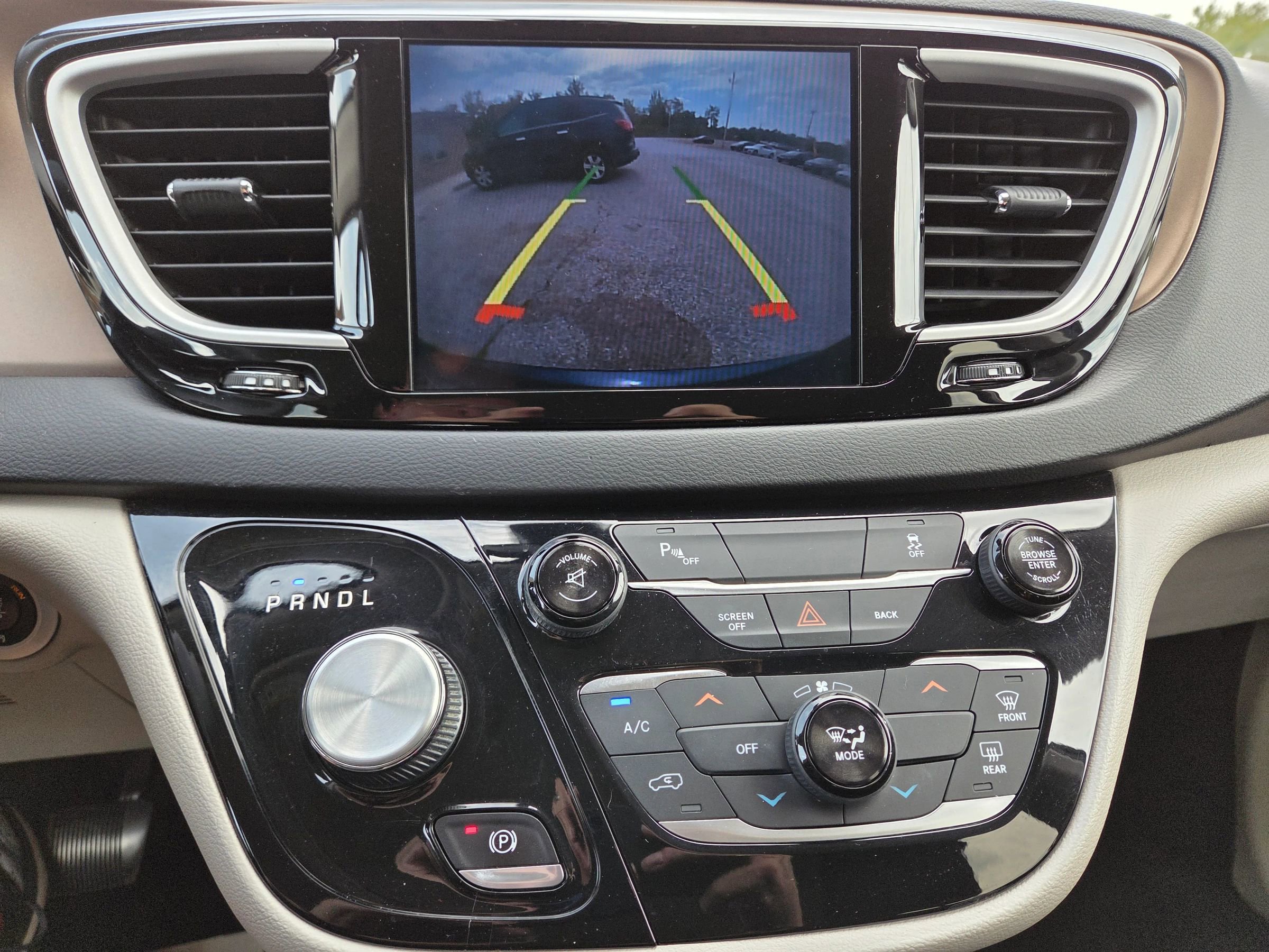 Used 2017 Chrysler Pacifica Touring image 26