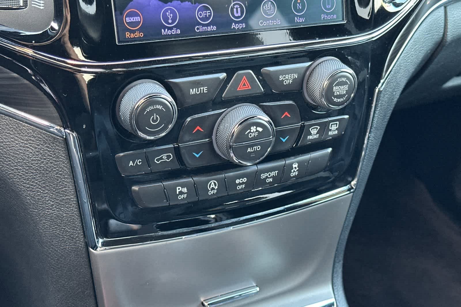 Used 2019 Jeep Grand Cherokee Limited w/ Luxury Group II image 20