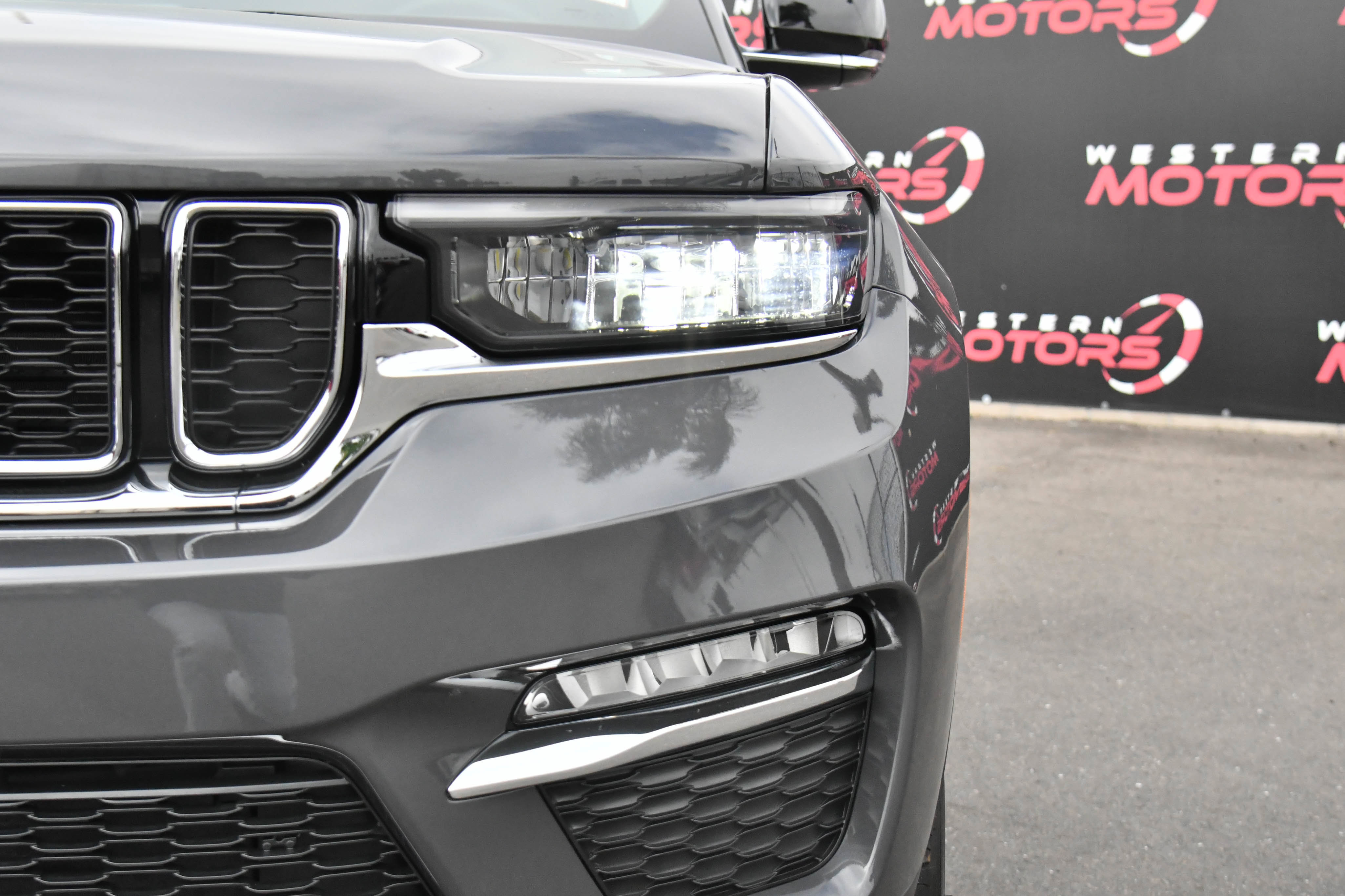 Used 2023 Jeep Grand Cherokee 4WD 4xe image 11