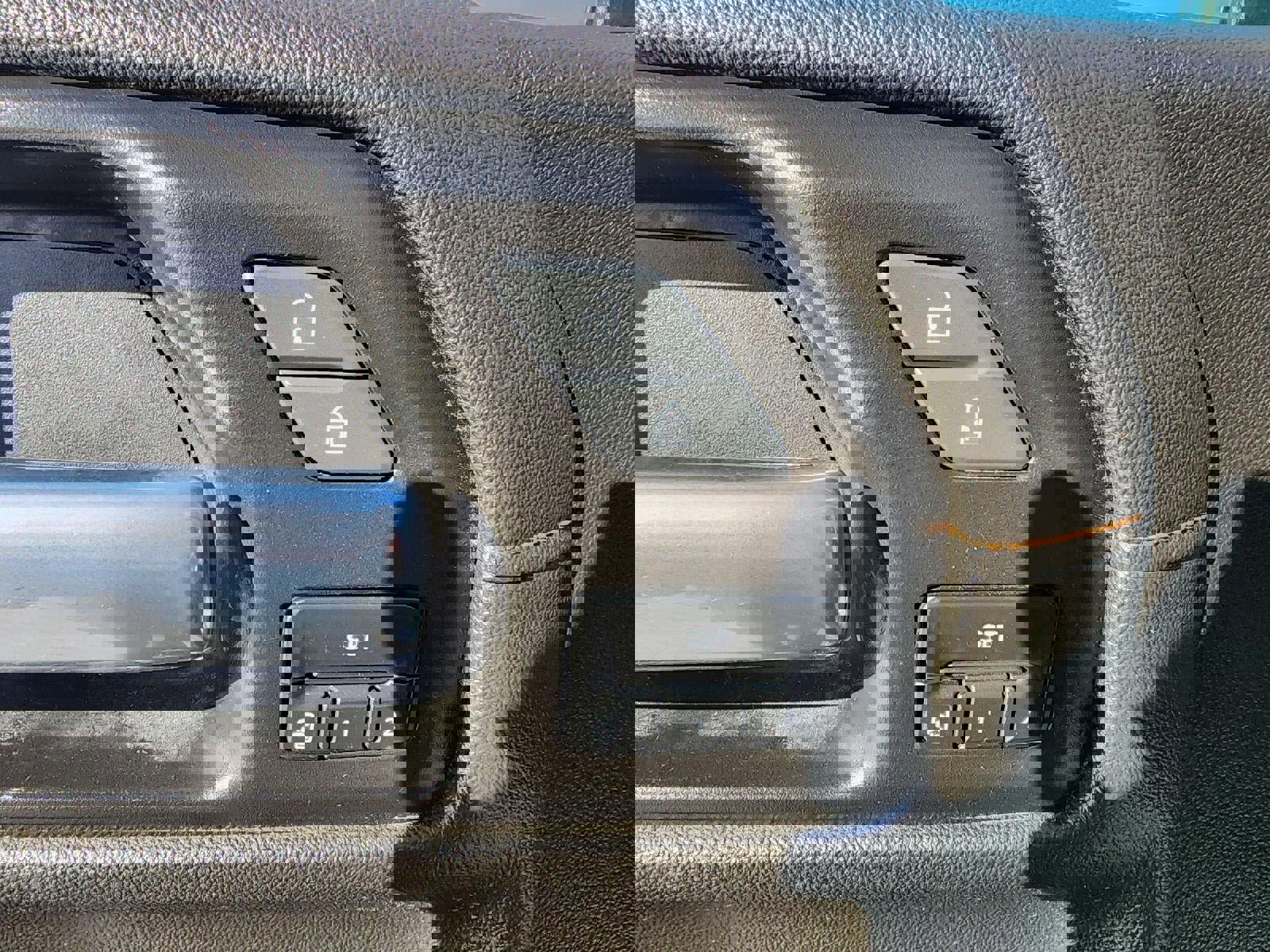 Used 2021 GMC Sierra 1500 AT4 w/ AT4 Value Package image 17